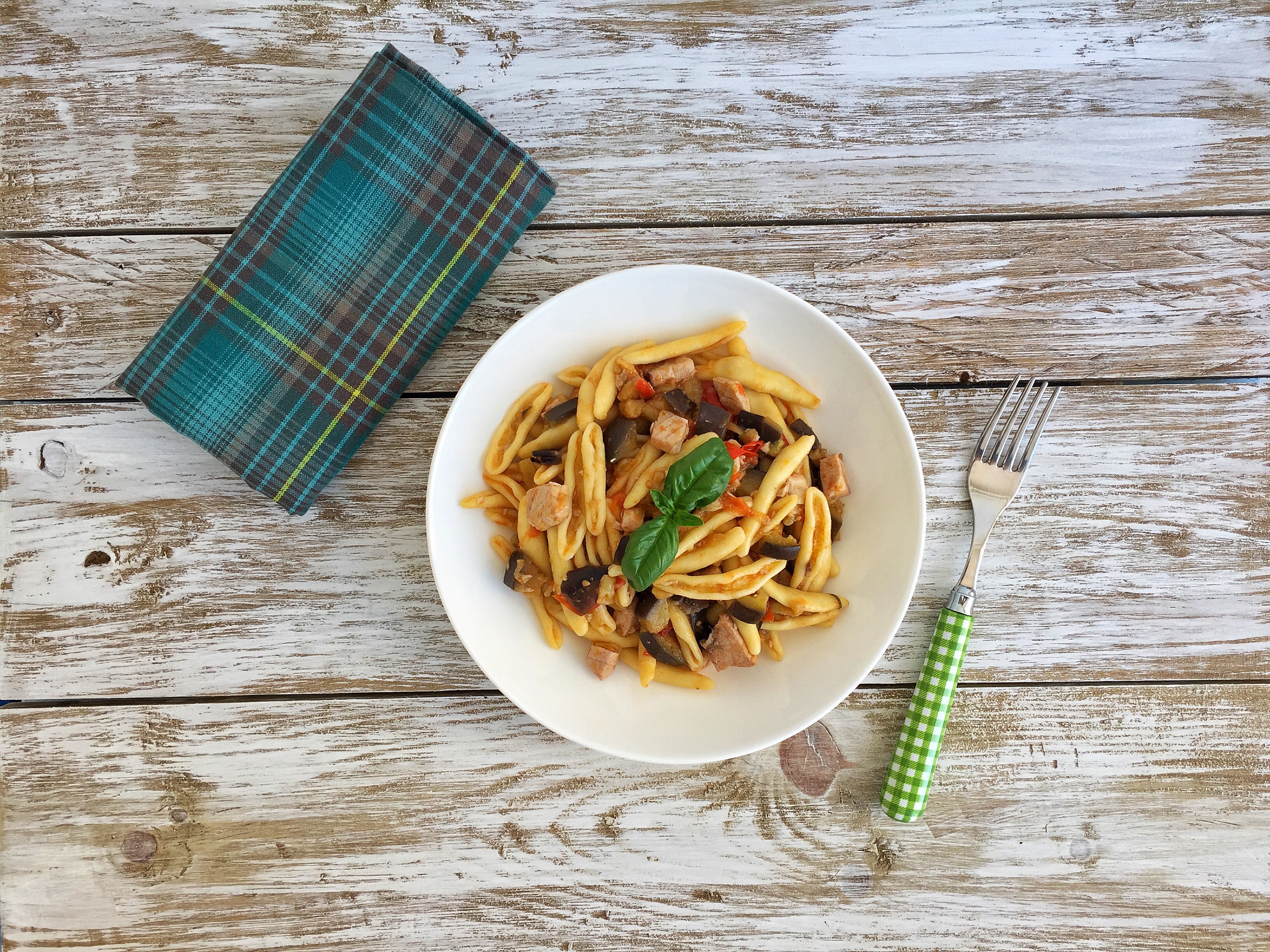 Capunti con pesce spada e melanzane