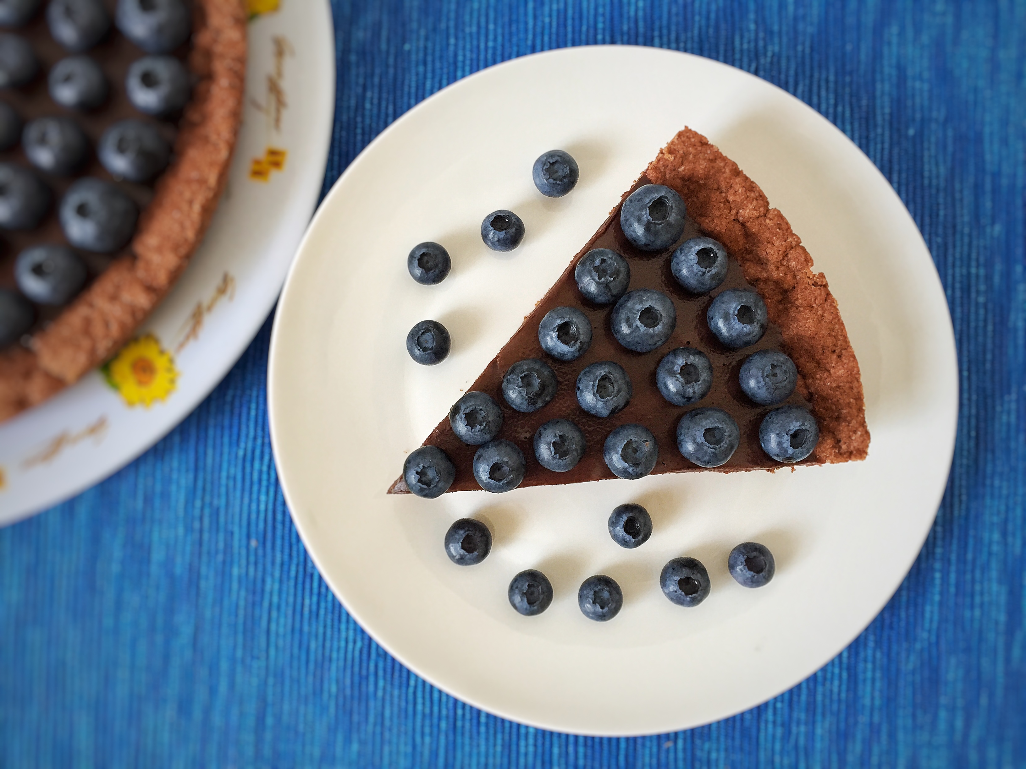 Crostata con cioccolato e mirtilli