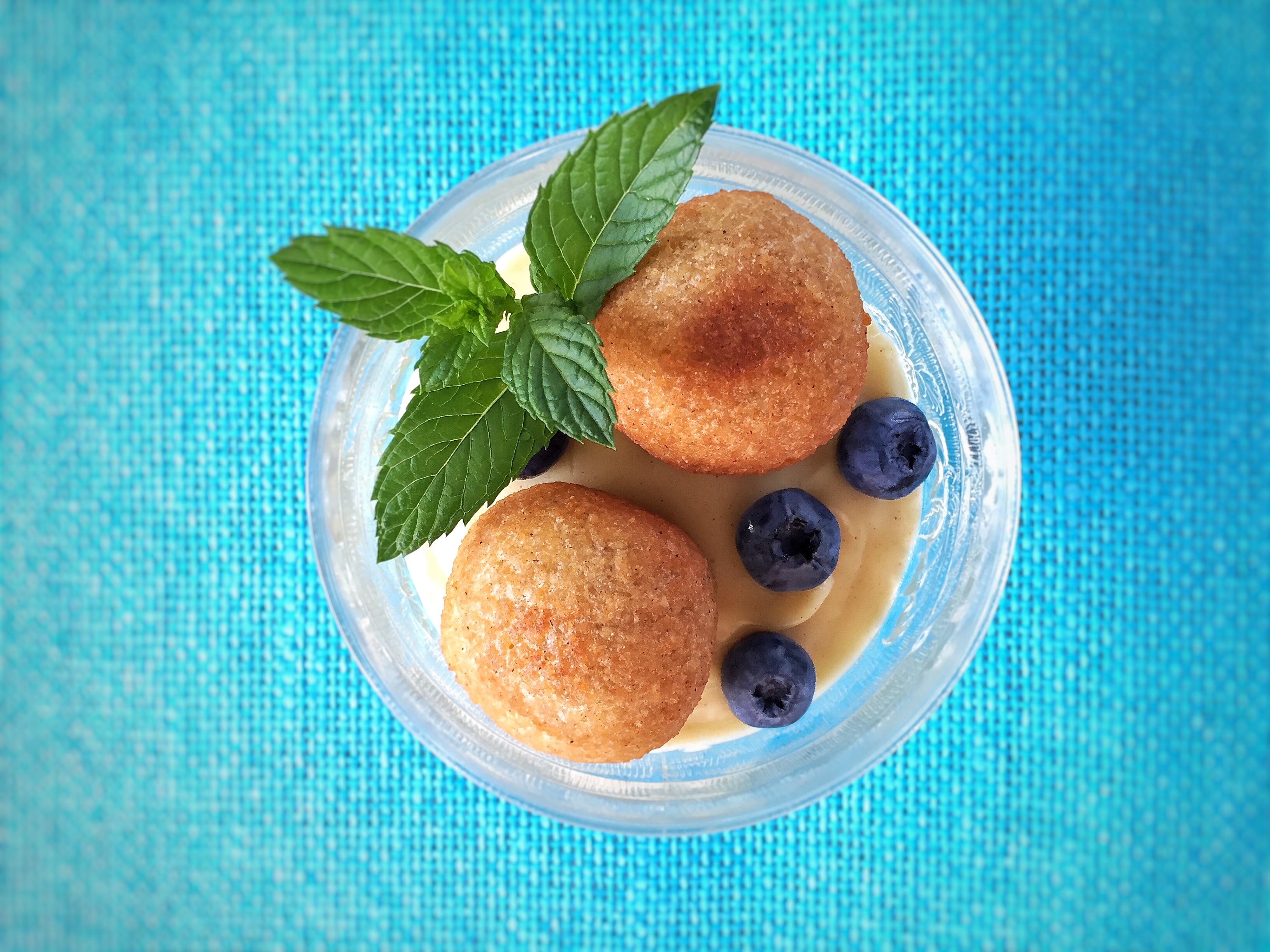 Polpette dolci di cuscus con crema alla cannella