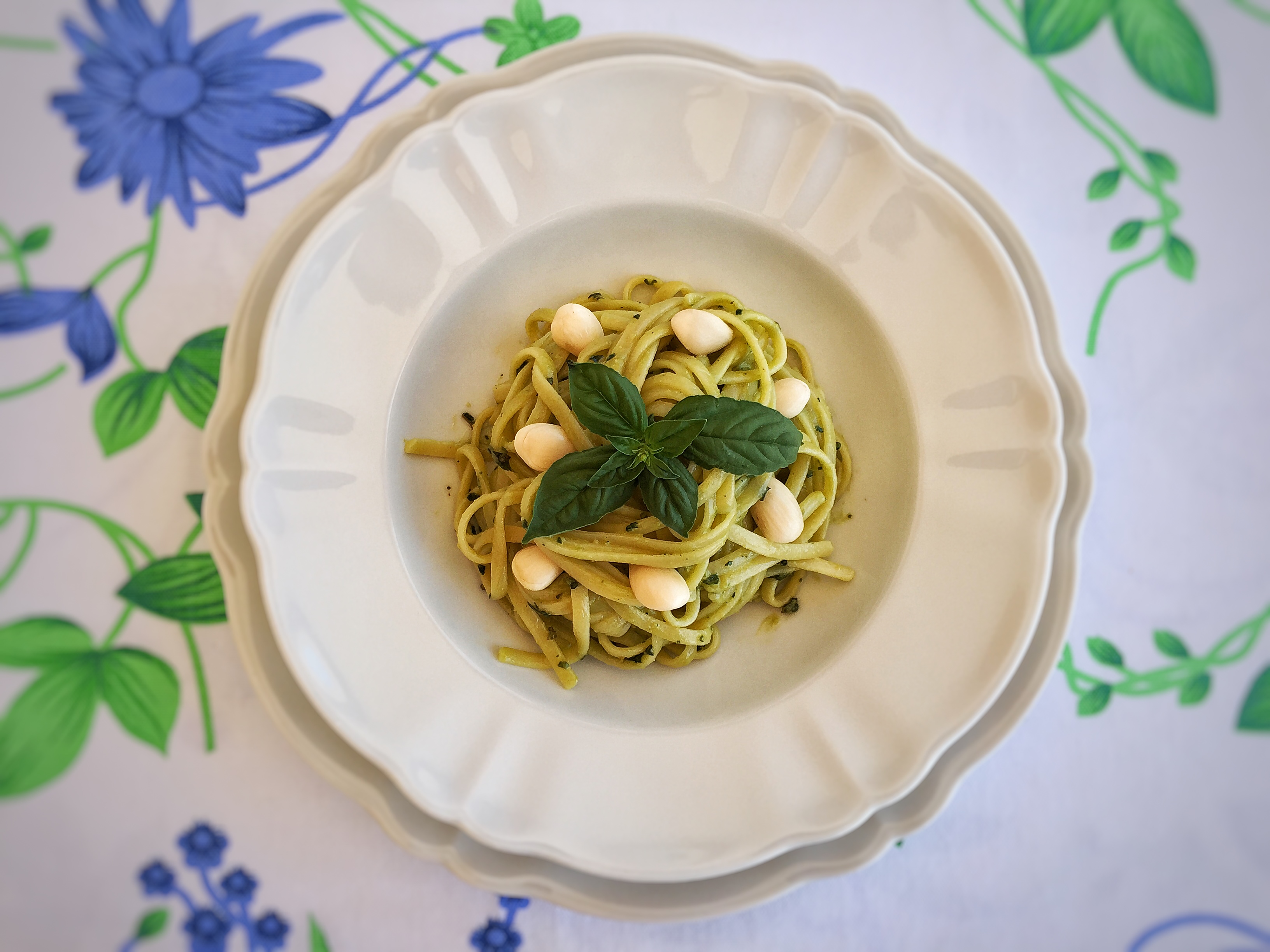 Linguine al basilico e mandorle