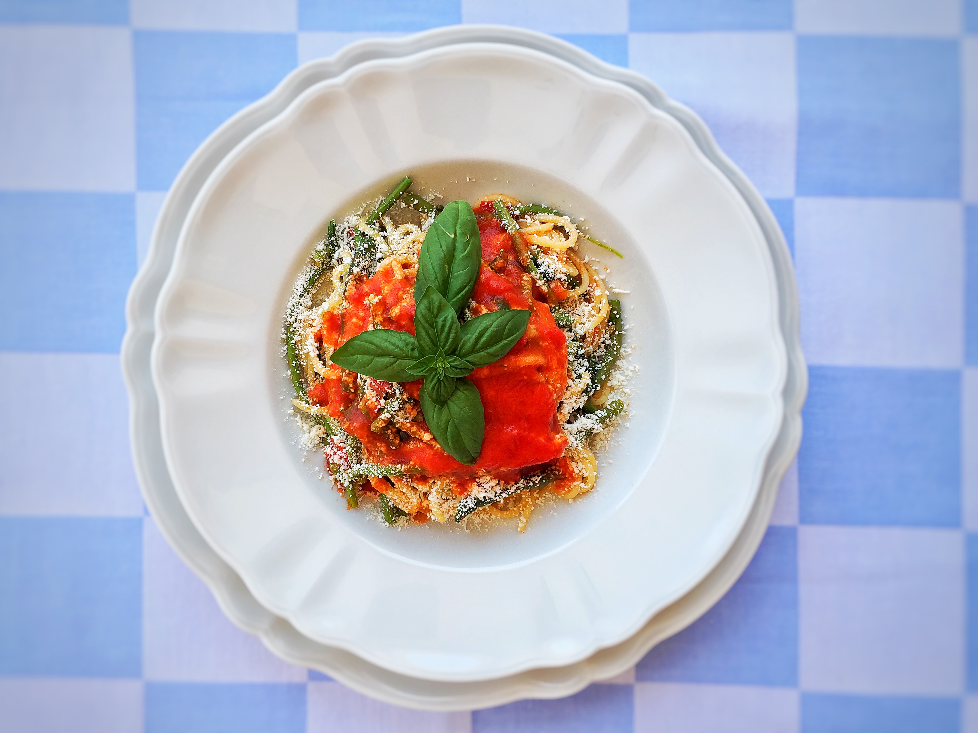 Spaghetti con fagiolini, pomodoro e cacioricotta