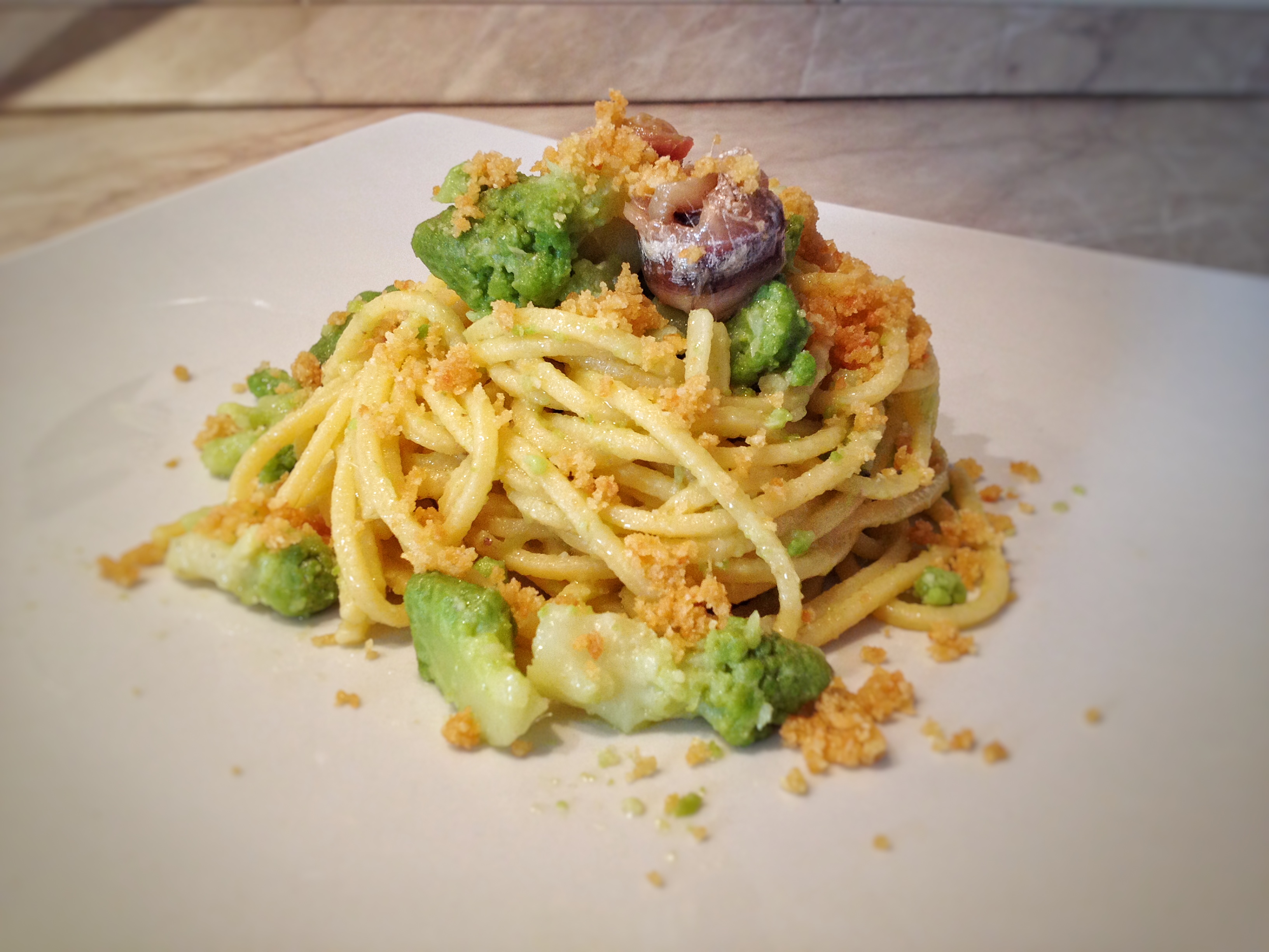 Spaghetti alla chitarra con cavoli e acciughe