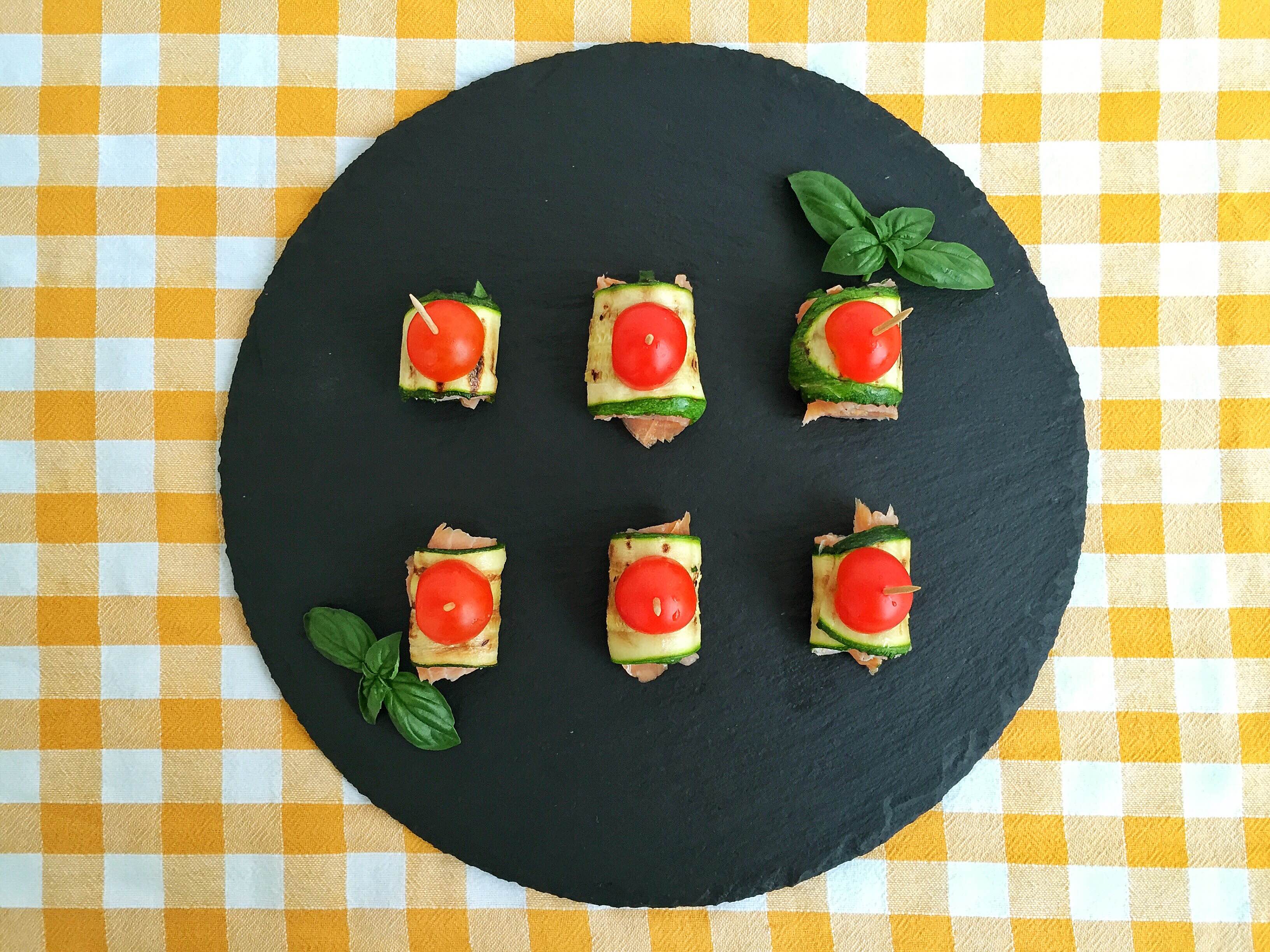 Involtini di zucchine e salmone