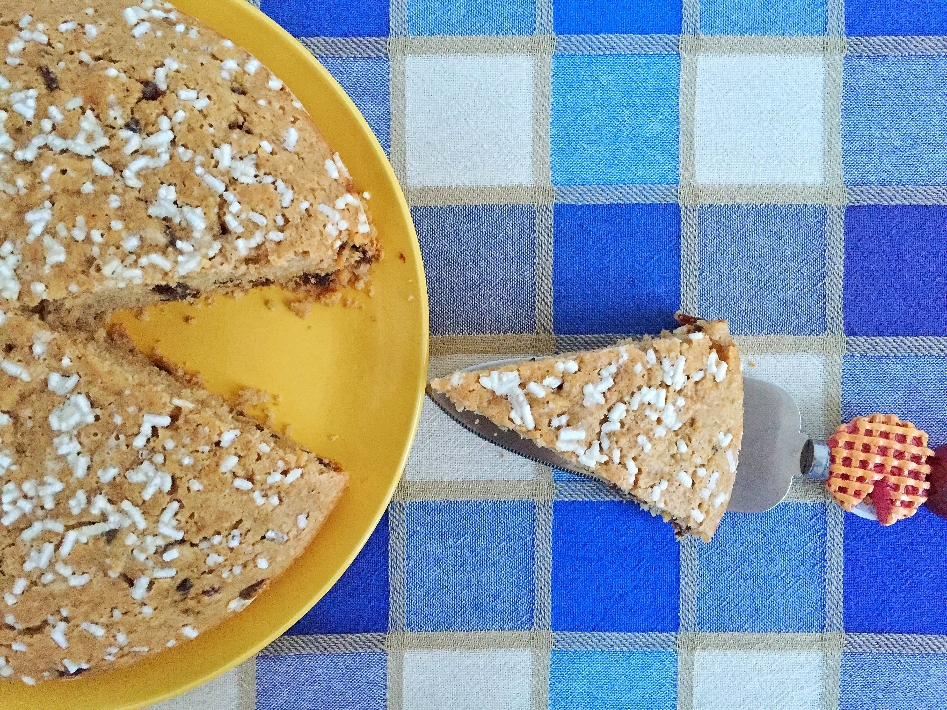 Torta di miglio con uvetta e cannella