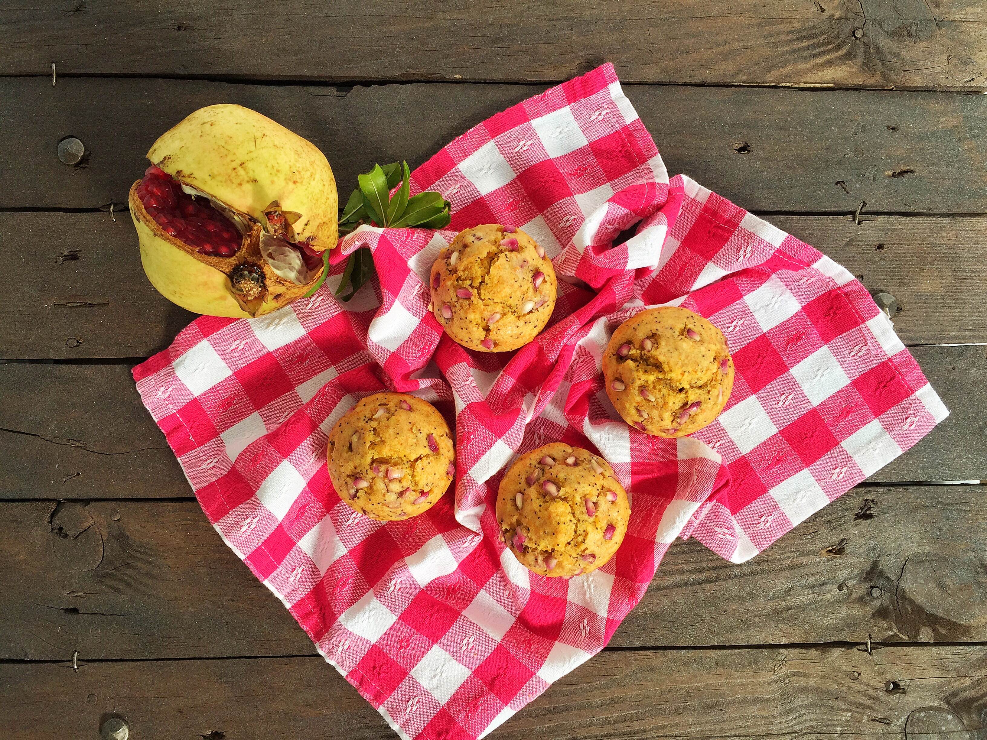 Muffin con zucca e melagrana