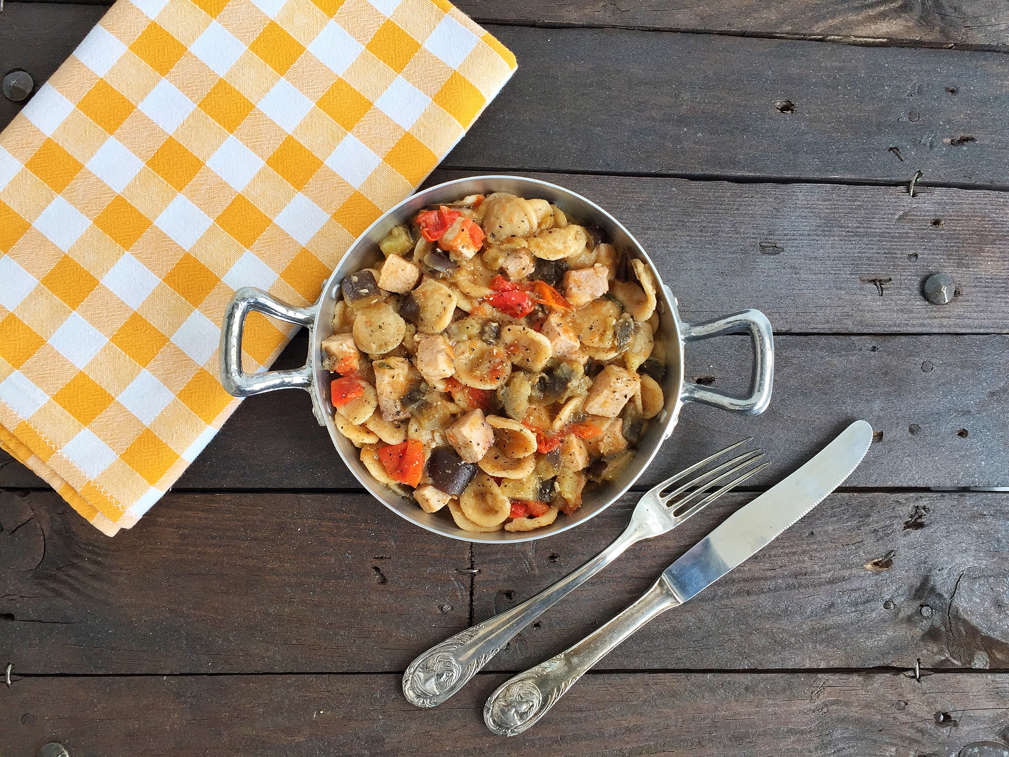 Orecchiette con pesce spada e melanzane