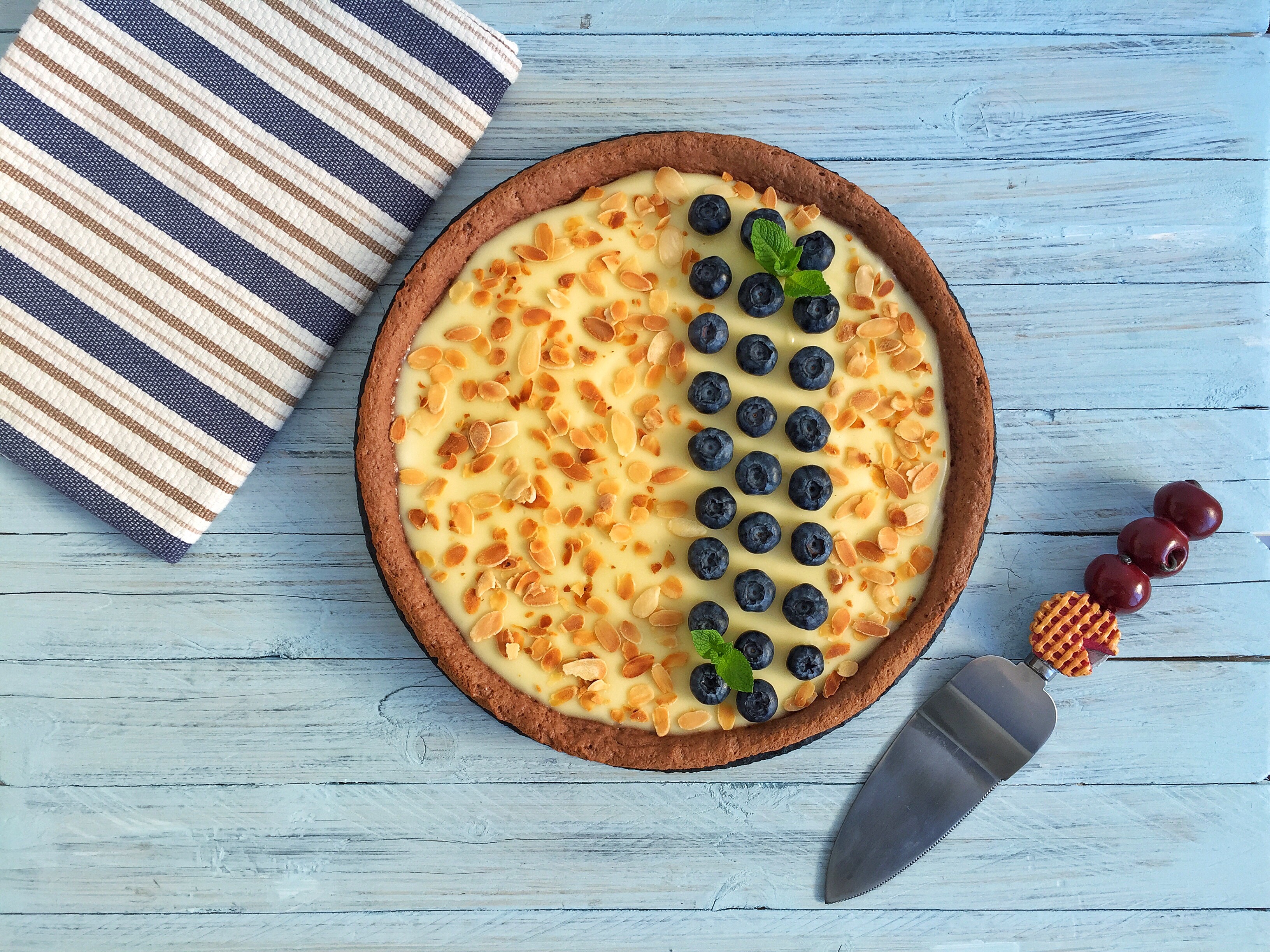 Crostata al cacao con crema di mandorle