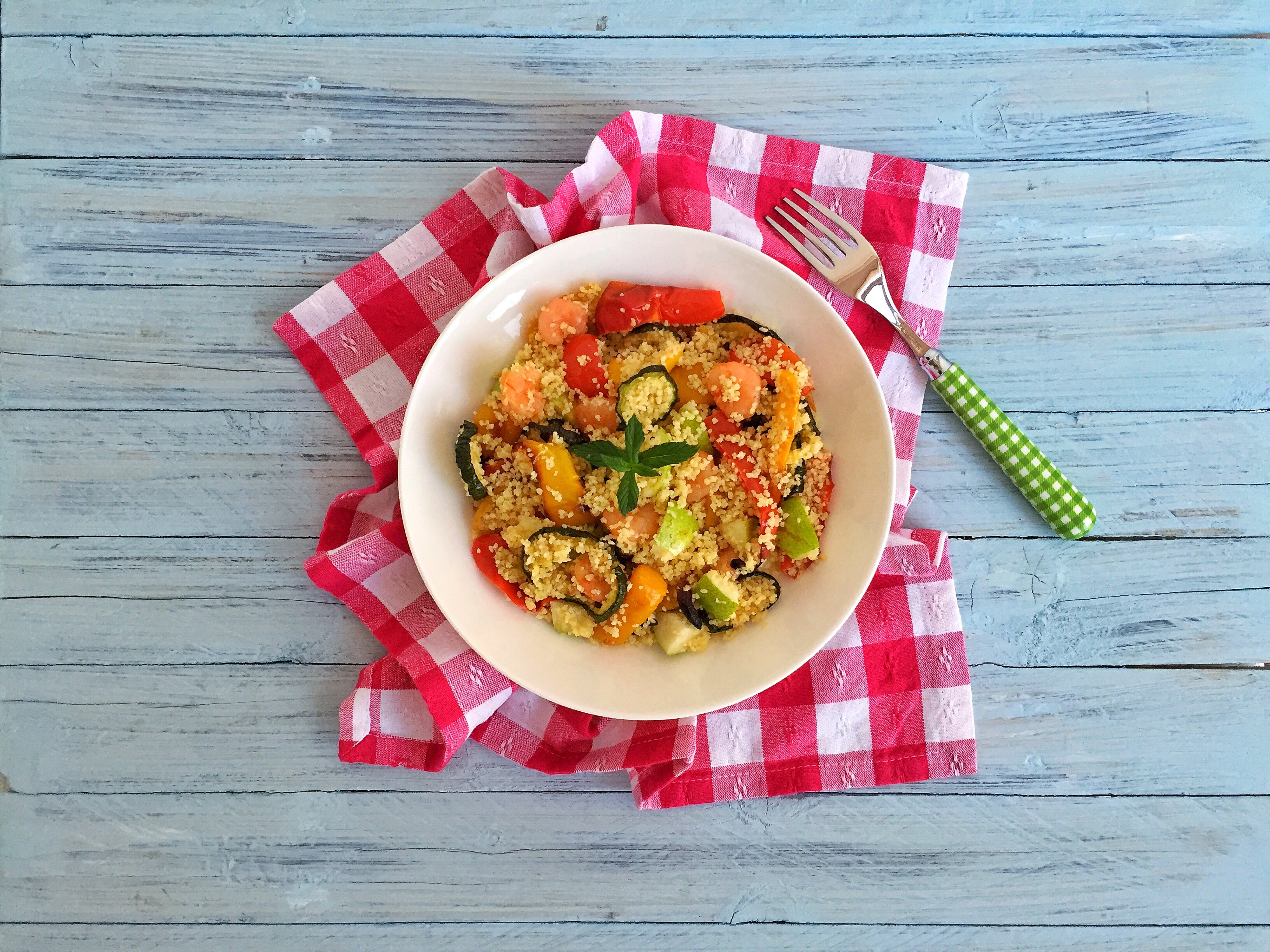 Cous cous con verdure, gamberi e pere