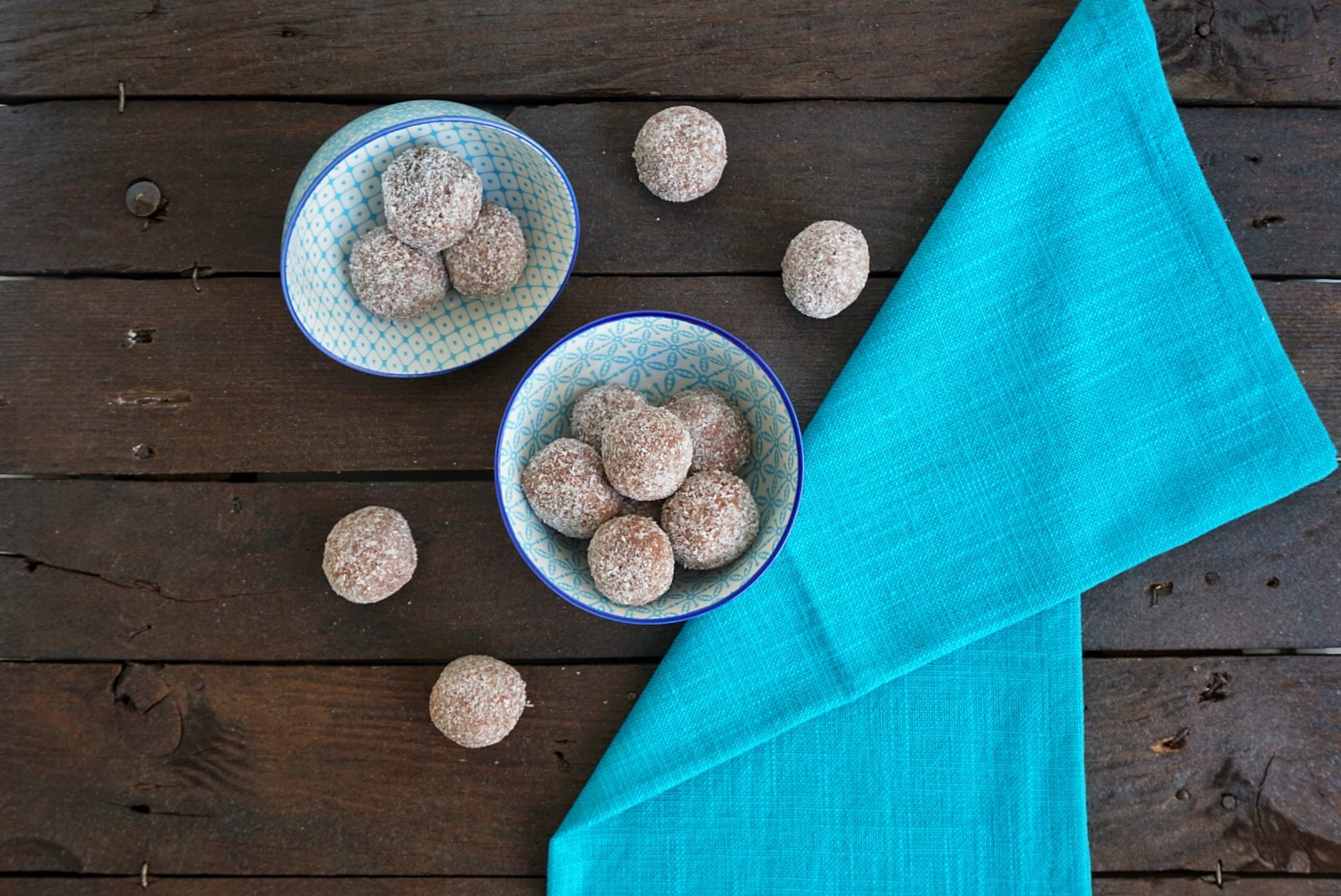 Tartufini con ricotta, cacao e cocco