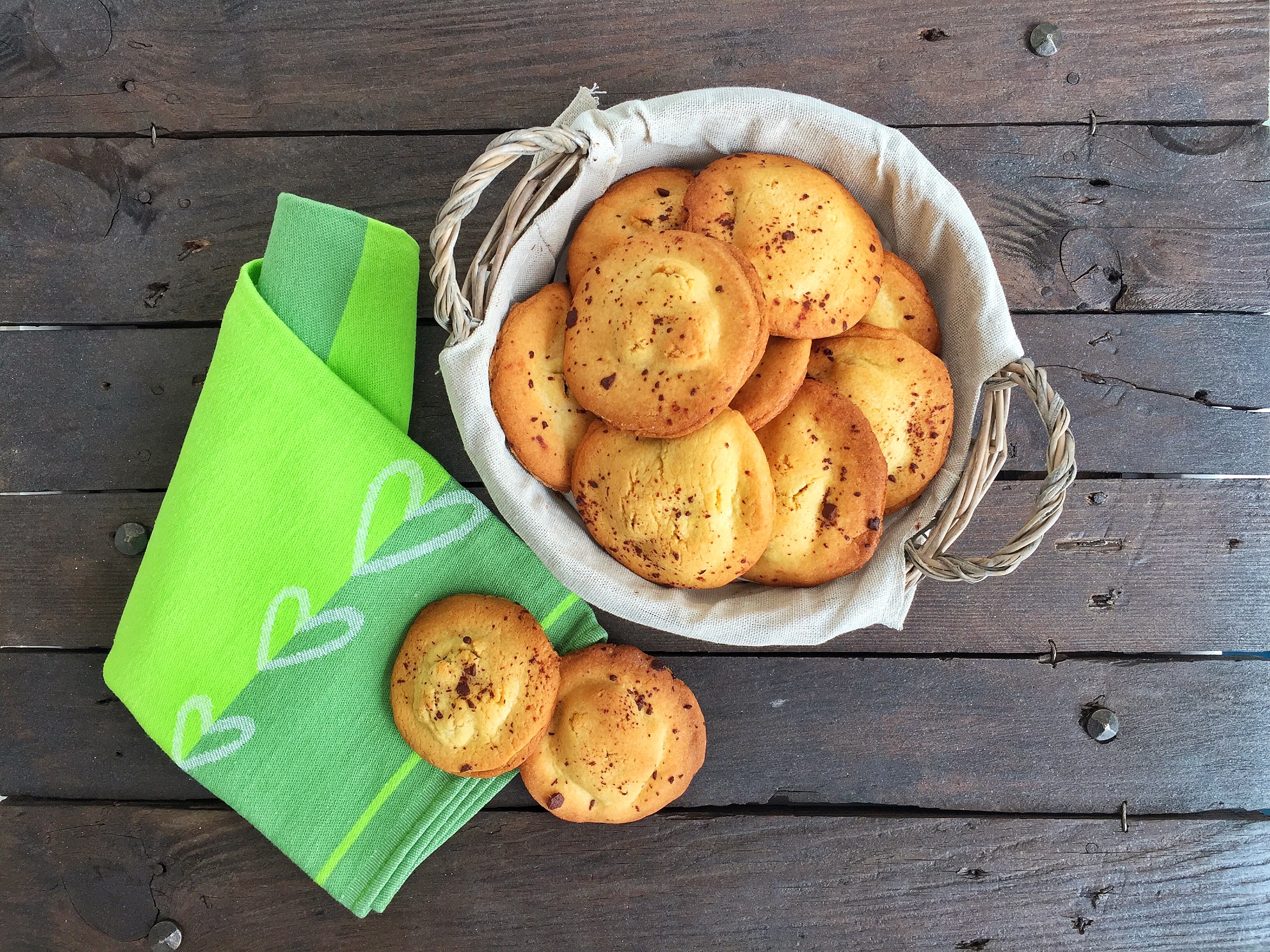 Frollini con cioccolato fondente e pere