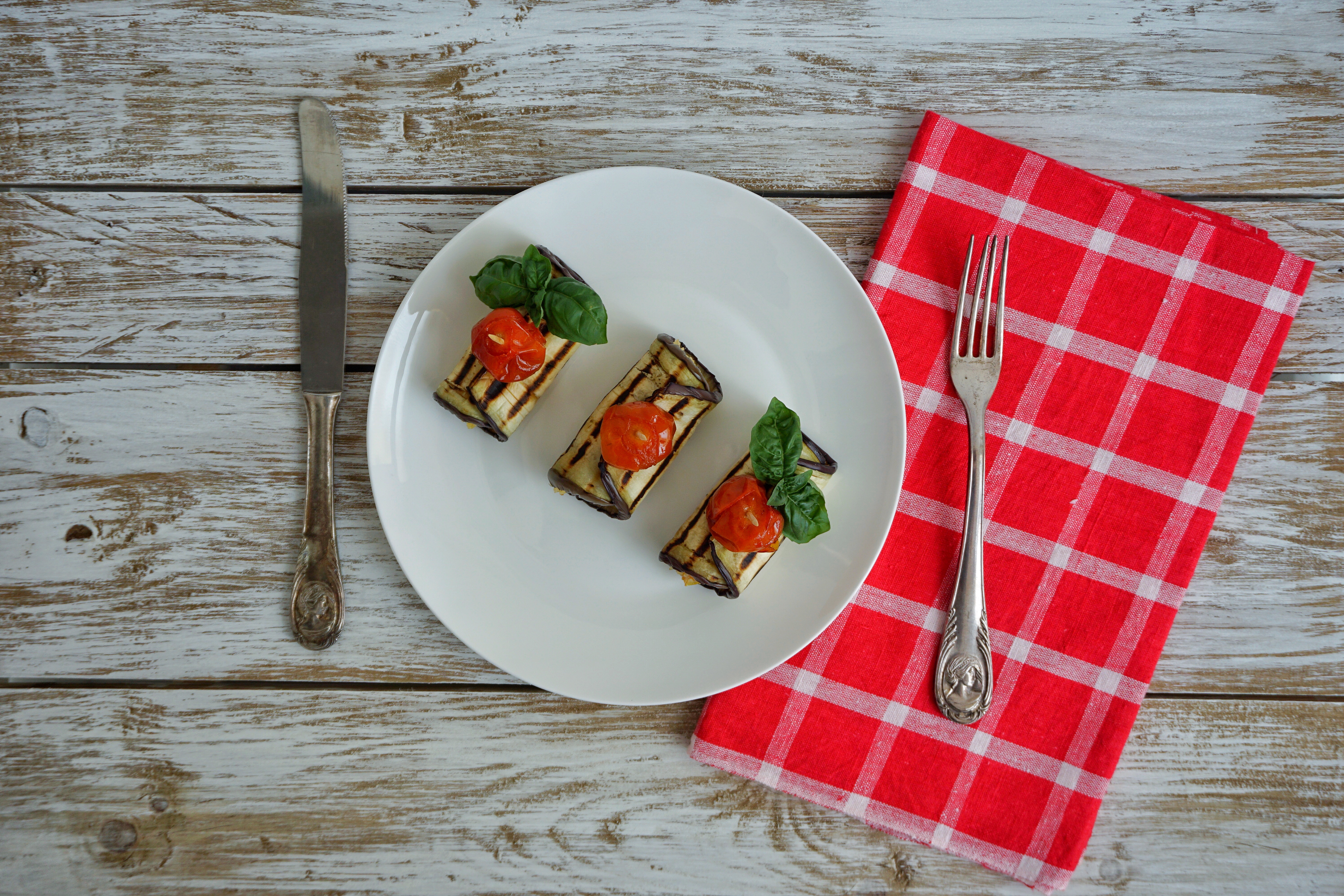 Involtini di melanzana con cuore di cous cous