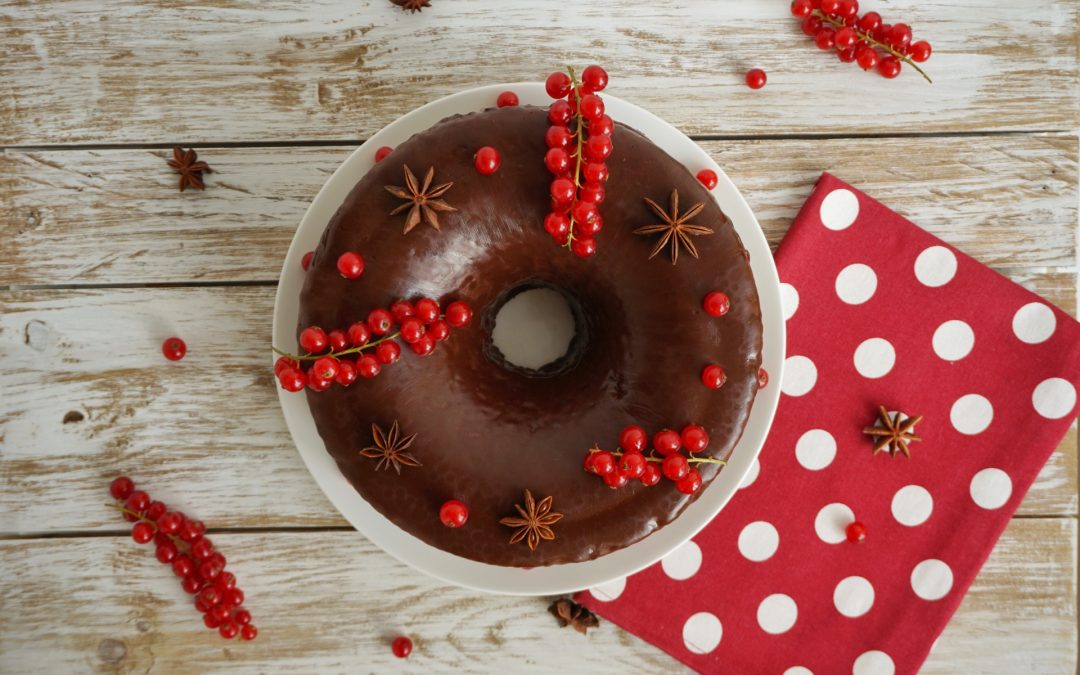 Chiffon Cake al cioccolato con farcitura di crema alla vaniglia