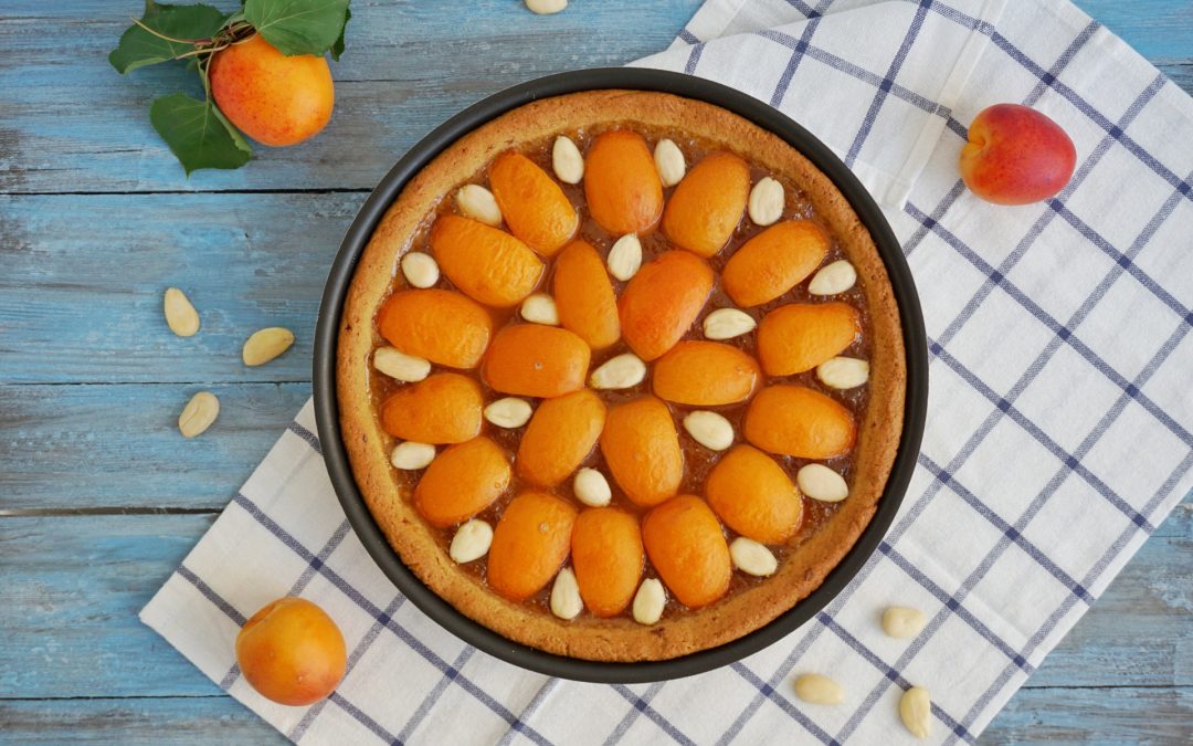 Crostata integrale con marmellata e albicocche