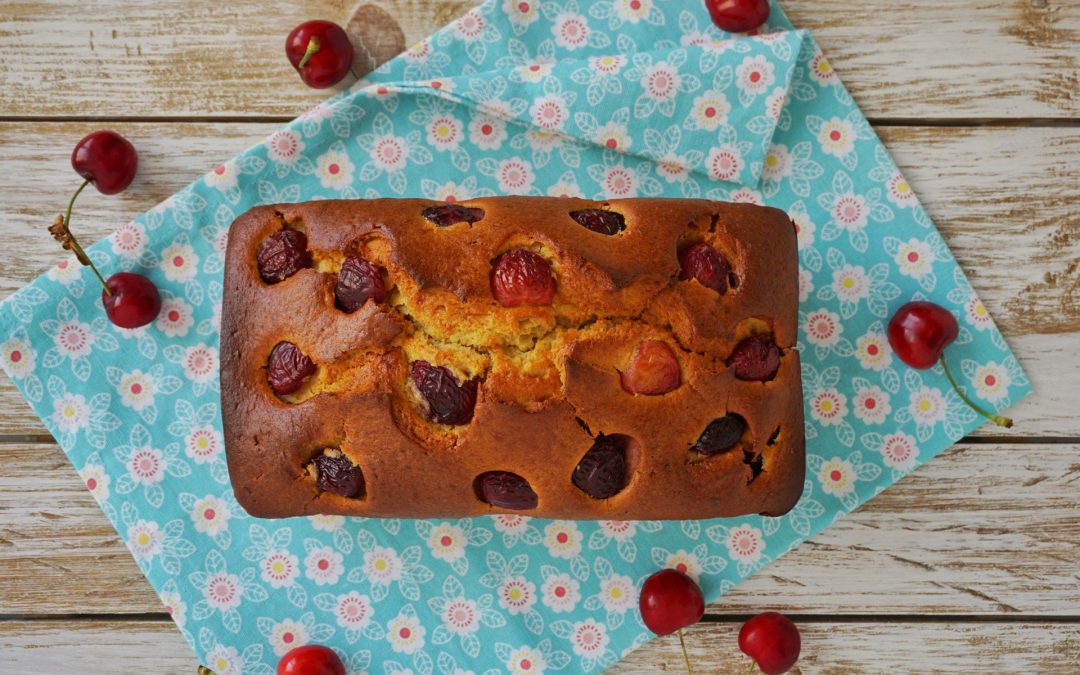 Plumcake con banane e ciliegie