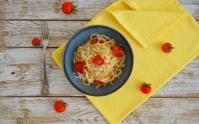 Spaghetti con pomodori al forno e cacioricotta