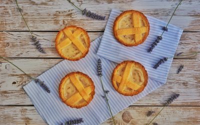 Crostatine con crema di mandorle e lavanda