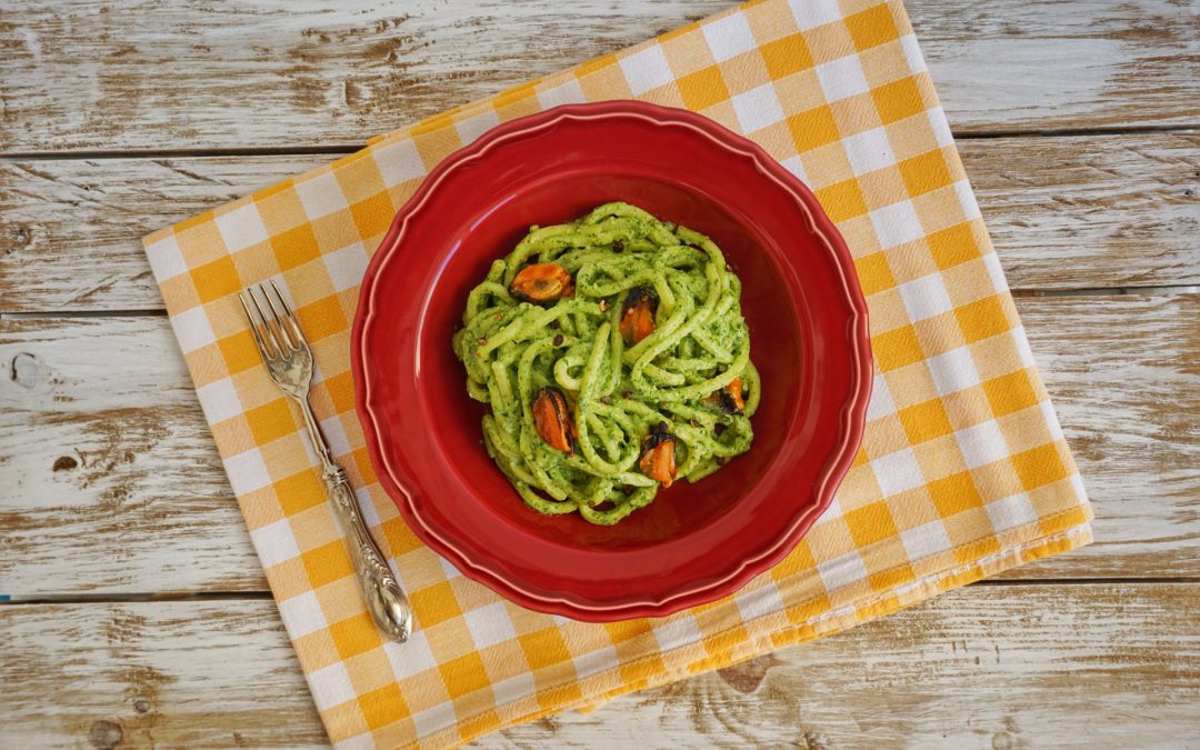 Troccoli con pesto di rucola e cozze