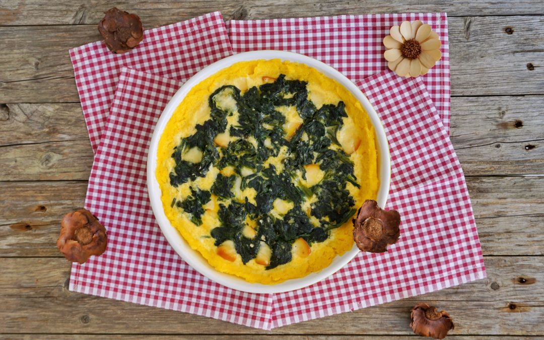 Torta di polenta con spinaci e scamorza affumicata