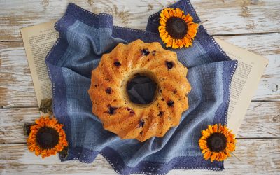 Ciambella mirtilli, arachidi salate e cioccolato