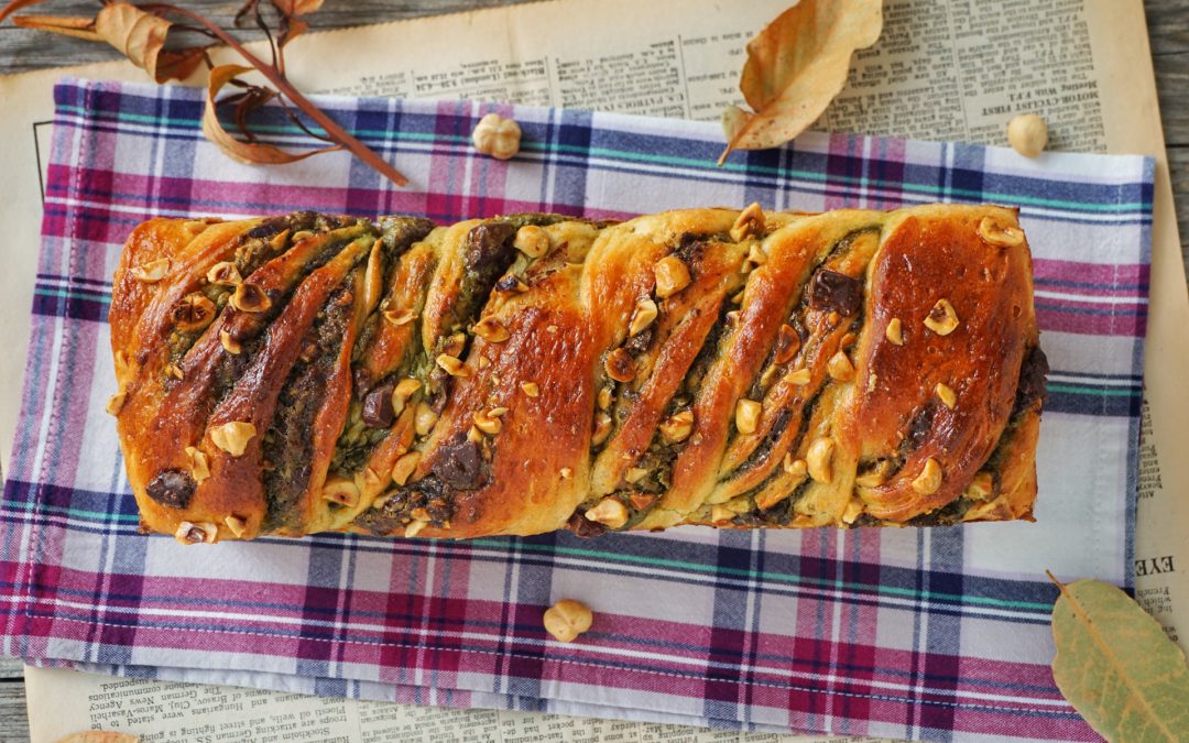 Babka con crema di pistacchi, nocciole e cioccolato