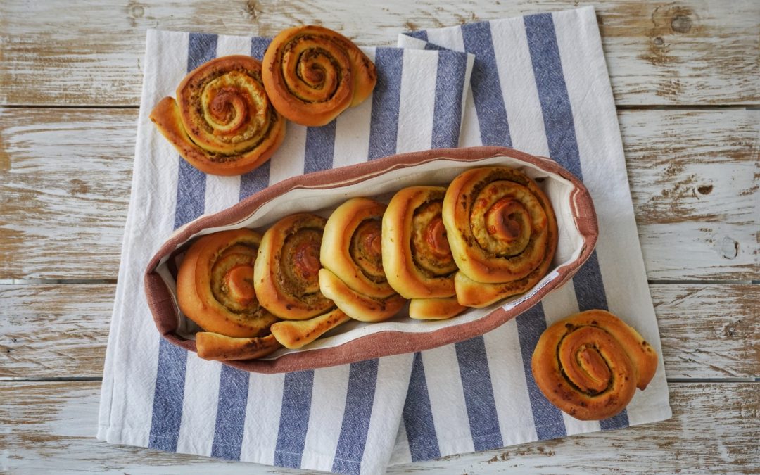 Girelle con pesto al basilico e scamorza