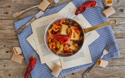 Paccheri con gamberi rossi, cozze e peperoni cruschi