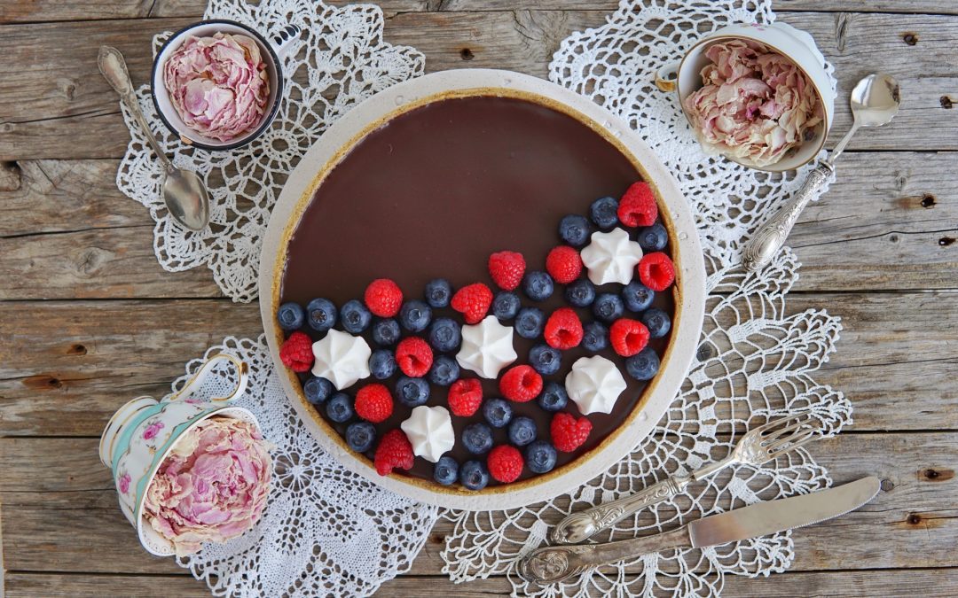 Dolce frolla con crema di formaggio e ganache fondente