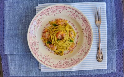 Linguine con crema di zucchine, tartare di gamberi e limone