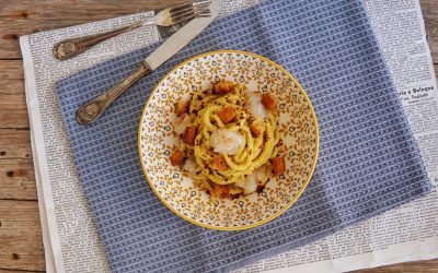 Troccoli con pesto di friggitelli, tartare di scampi e pane fritto