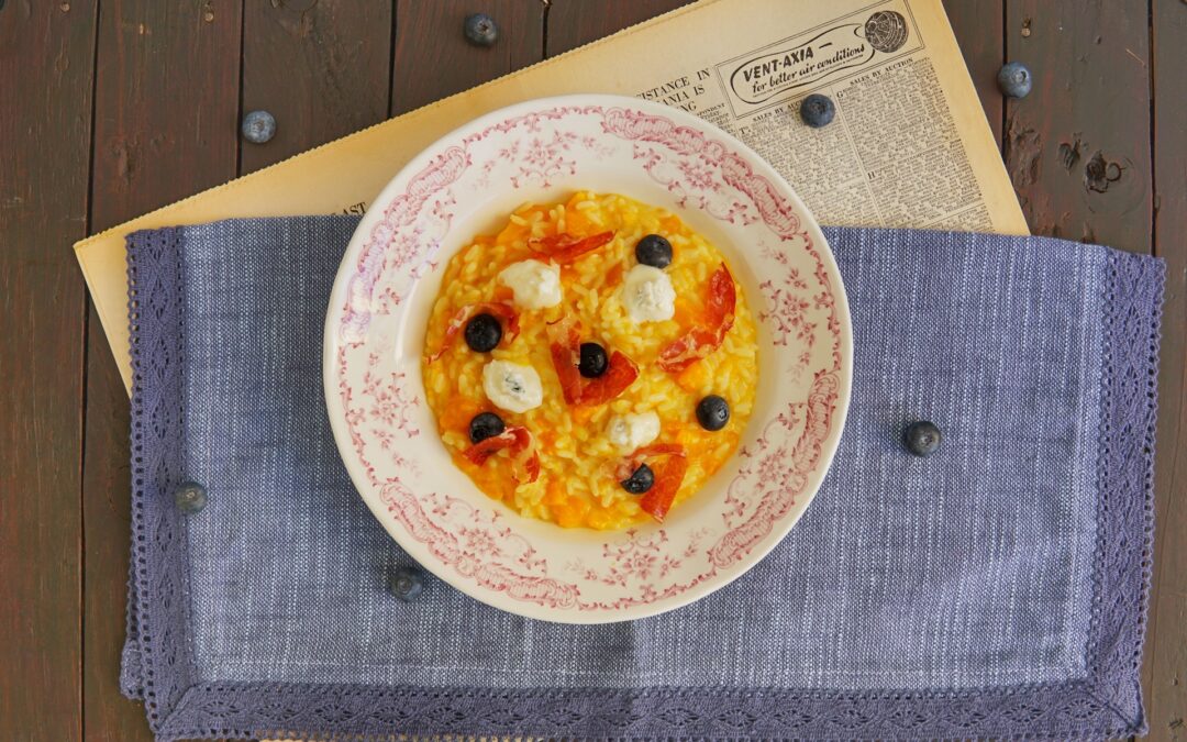 Risotto alla zucca, gorgonzola, mirtilli, chips di capocollo