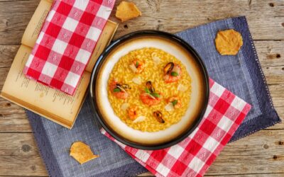 Risotto con pomodori datterino giallo, cozze e gamberi rossi